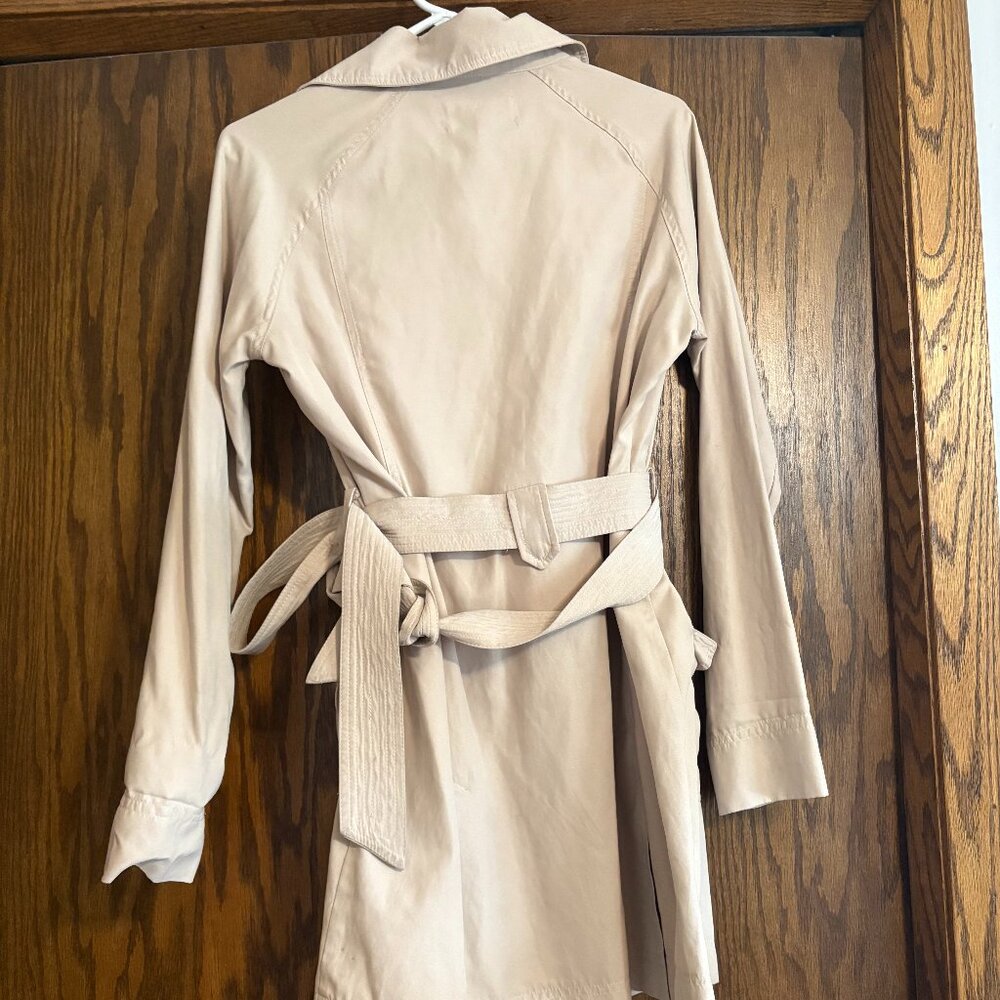 Lightweight trench coat